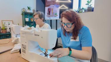 Wspólne szycie i wymiana ubrań w Ekofabryce