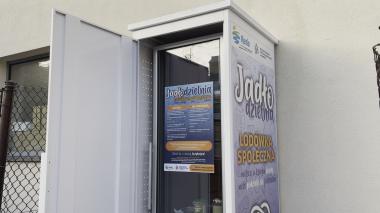 „Lodówka społeczna” stanęła w Redzie