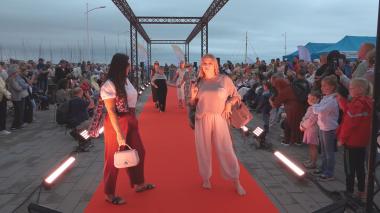 Moda zagościła w puckiej marinie
