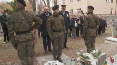 Złożyli kwiaty na wejherowskim cmentarzu