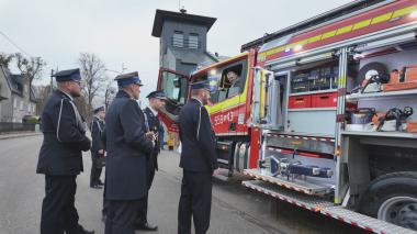 Nowy samochód oficjalnie w służbie OSP Reda