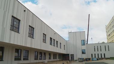 Budowa nowego bloku operacyjnego zmierza ku końcowi