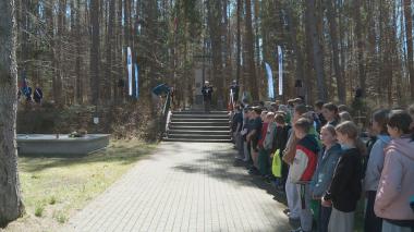 Uczniowie wspomnieli poległych podczas Marszu Śmierci