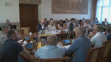 Żłobek, boisko, retencja i wiadukt – kluczowe decyzje na sesji