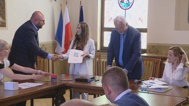 Umowy na wakacyjne aktywności podpisane